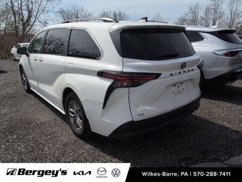 Used 2022 Toyota Sienna LE AWD/4WD image 8