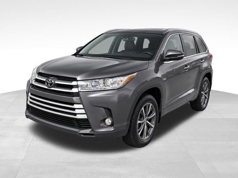 Used 2019 Toyota Highlander XLE AWD/4WD image 1
