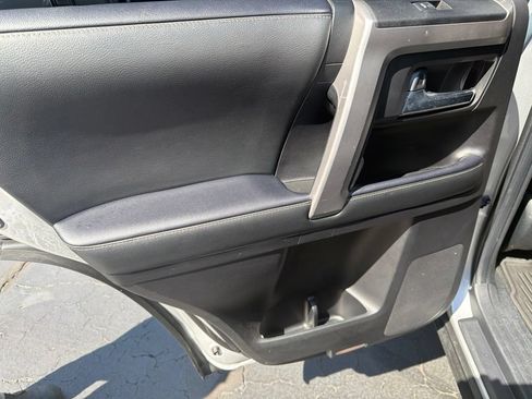 Used 2021 Toyota 4Runner SR5 AWD/4WD image 10