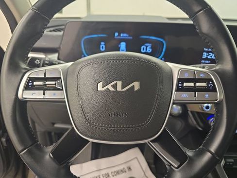 Used 2025 Kia Telluride S AWD/4WD image 32