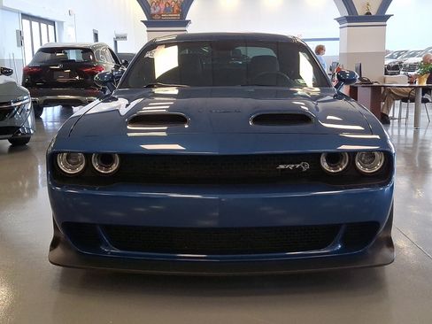 Used 2023 Dodge Challenger SRT Hellcat RWD image 2