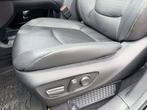 Certified 2025 Toyota Sienna XLE Woodland Edition AWD/4WD image 18