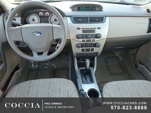 Used 2010 Ford Focus SE image 11