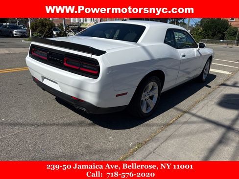 Used 2023 Dodge Challenger SXT image 5