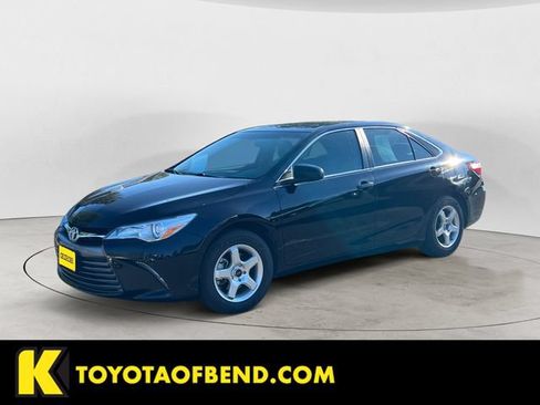 Used 2016 Toyota Camry LE FWD image 1