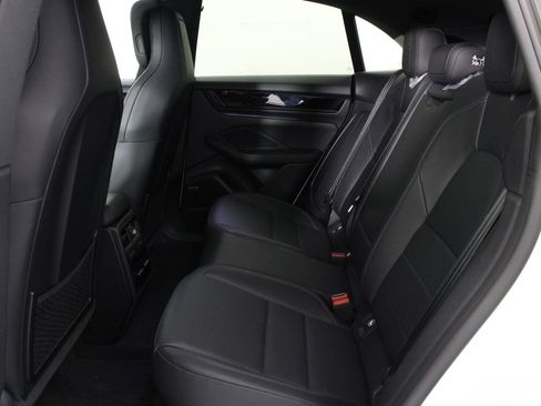 New 2025 Porsche Macan 4 Electric image 18