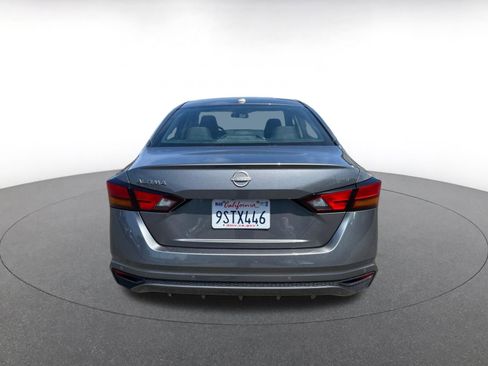 Used 2025 Nissan Altima 2.5 SV FWD image 8