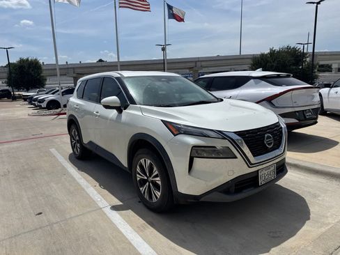 Used 2021 Nissan Rogue SV FWD image 2