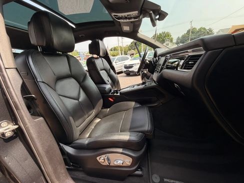 Used 2018 Porsche Macan Sport Edition AWD/4WD image 17