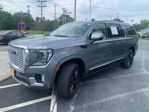 Used 2022 GMC Yukon XL Denali w/ Max Trailering Package AWD/4WD image 3