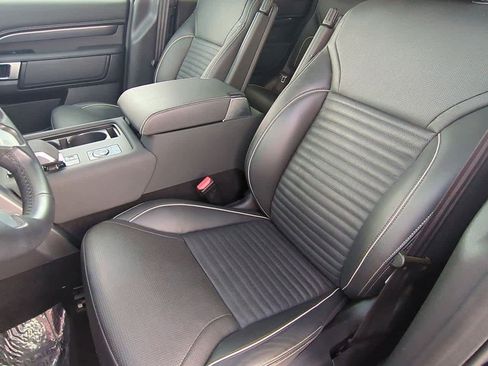 Used 2024 Land Rover Discovery Metropolitan Edition image 15