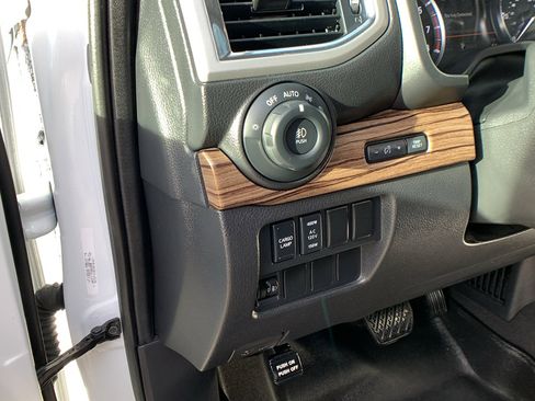 Used 2020 Nissan Titan SL w/ Moonroof Package image 12