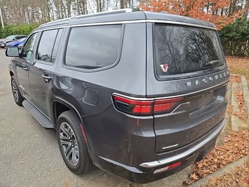 Used 2023 Jeep Wagoneer w/ Premium Group I image 4