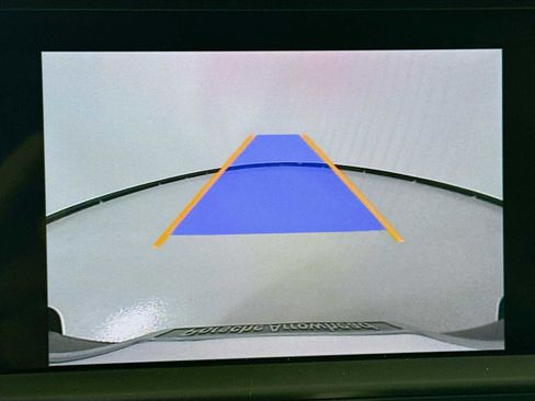 Certified 2025 Porsche Macan T image 20