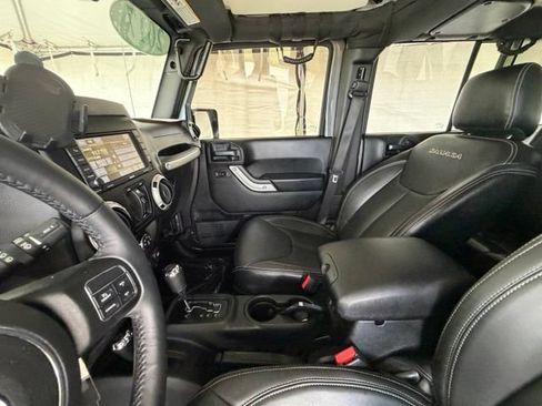 Used 2017 Jeep Wrangler Unlimited Sahara w/ Connectivity Group AWD/4WD image 20