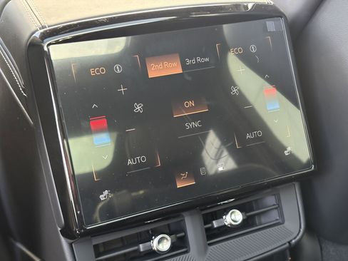 New 2026 Cadillac Vistiq Platinum image 15