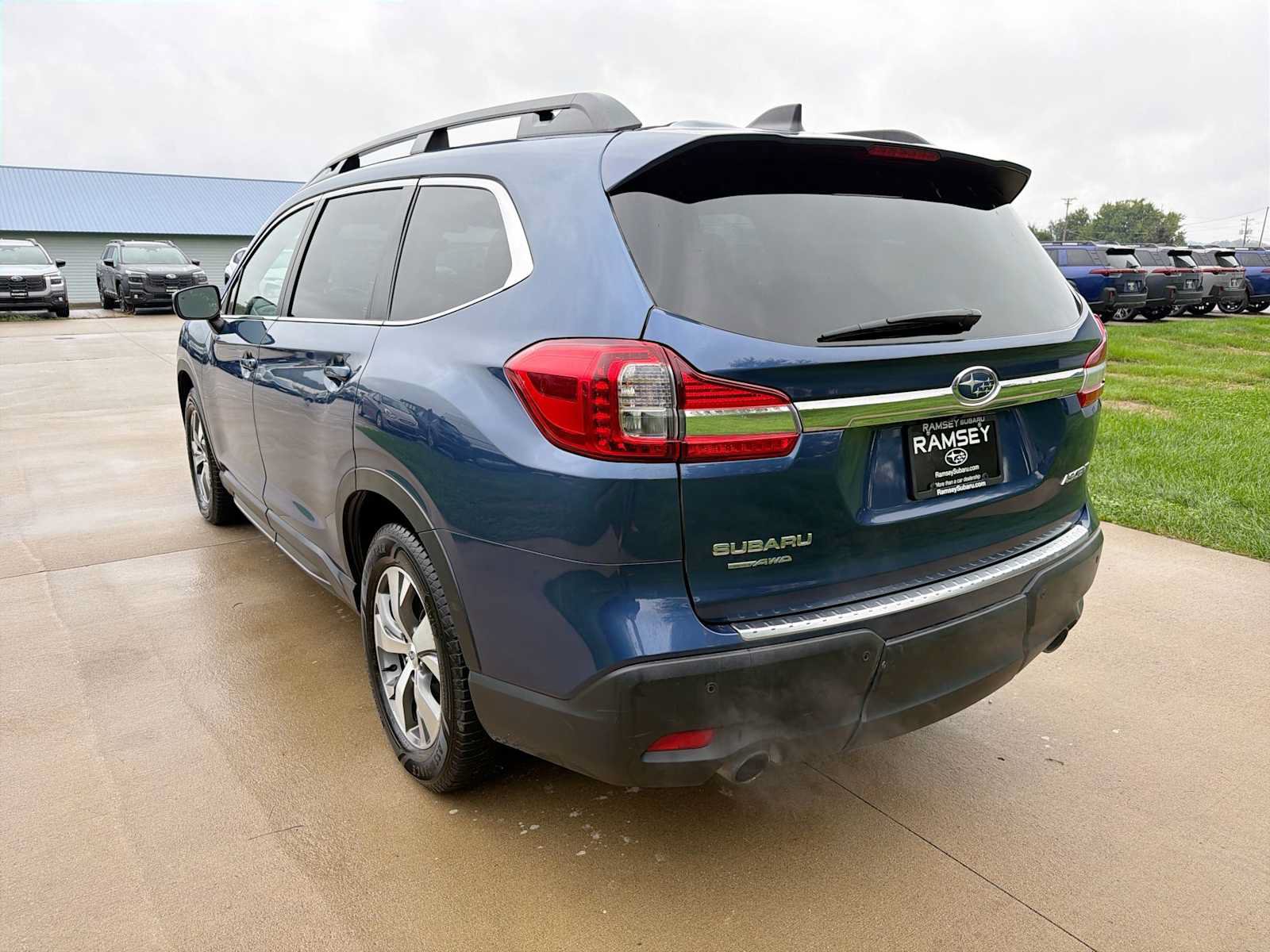 Used 2021 Subaru Ascent Premium w/ Convenience Package AWD/4WD image 4