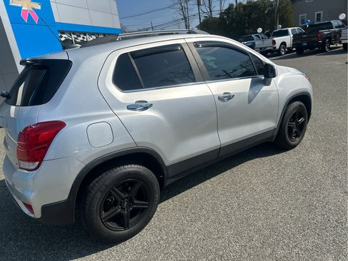 Used 2017 Chevrolet Trax LT w/ LT Convenience Package image 4