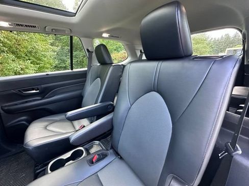 Used 2024 Toyota Grand Highlander AWD Hybrid image 11