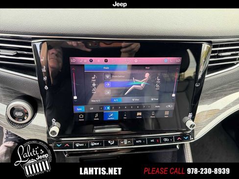 Used 2022 Jeep Wagoneer Series III w/ Premium Group I image 20