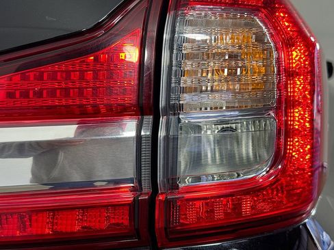 Used 2019 Subaru Ascent Premium image 33