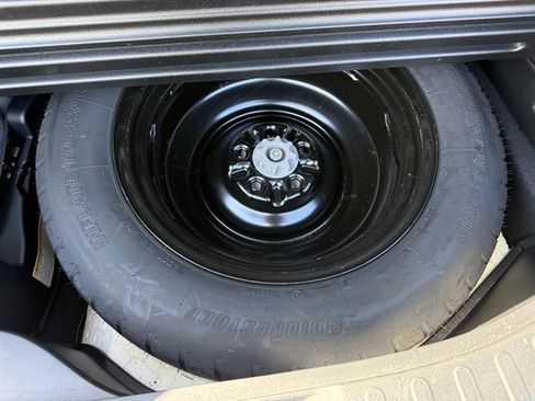 Used 2018 Toyota RAV4 XLE AWD/4WD image 23
