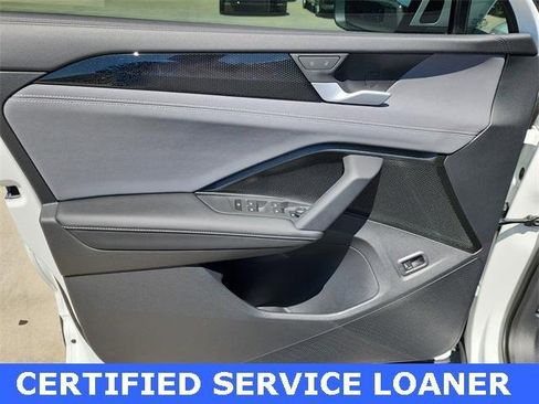 New 2025 Volkswagen Tiguan SE image 10