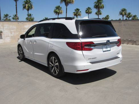 Used 2023 Honda Odyssey Touring image 6