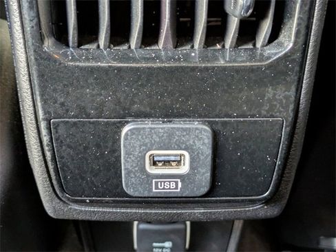 Used 2023 Jeep Compass Limited image 15