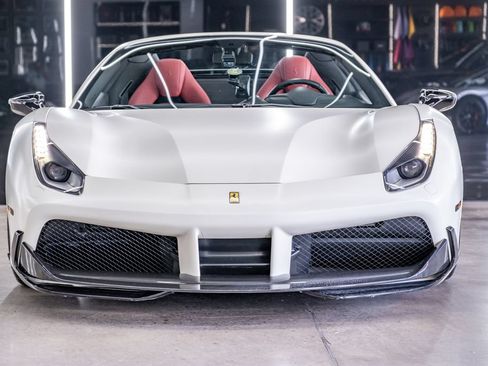 Used 2018 Ferrari 488 Spider RWD image 5