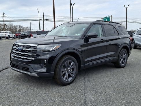 New 2026 Ford Explorer Active w/ Active Comfort Package AWD/4WD image 2