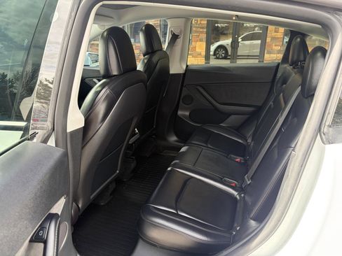 Used 2022 Tesla Model Y Long Range image 5