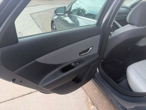 Used 2023 Hyundai Elantra Limited FWD image 17