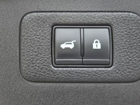 Used 2022 Nissan Armada SL w/ Captain's Chairs Package AWD/4WD image 10