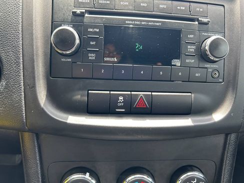 Used 2014 Dodge Avenger SE FWD image 27
