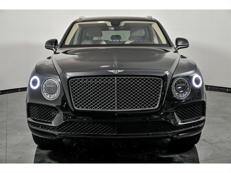 Used 2017 Bentley Bentayga AWD/4WD image 4