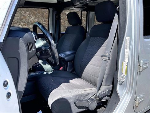 Used 2012 Jeep Wrangler Unlimited Rubicon w/ Dual Top Group AWD/4WD image 20