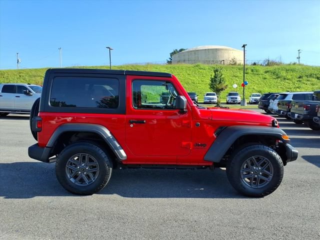 Used 2025 Jeep Wrangler Sport AWD/4WD image 5