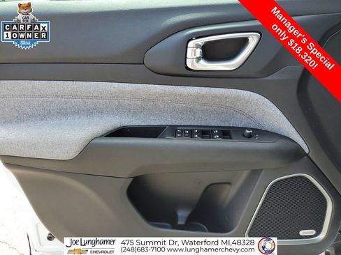 Used 2024 Jeep Compass Latitude w/ Sun and Sound Group AWD/4WD image 24