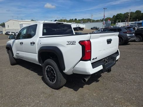 Used 2024 Toyota Tacoma TRD Off-Road AWD/4WD image 12