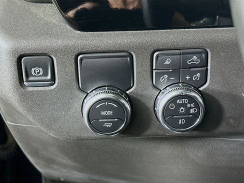 Used 2025 GMC Sierra 1500 SLT RWD image 16