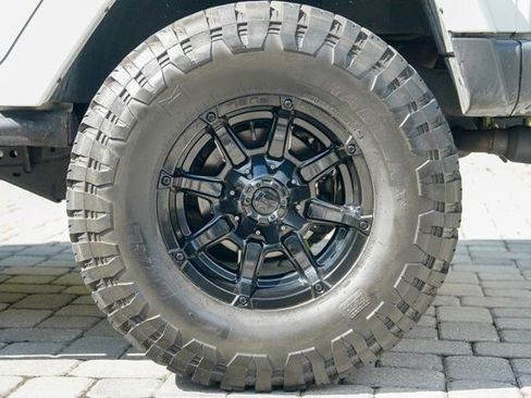 Used 2016 Jeep Wrangler Unlimited Rubicon image 17