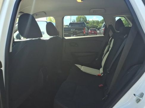 Used 2023 Nissan Rogue S AWD/4WD image 9