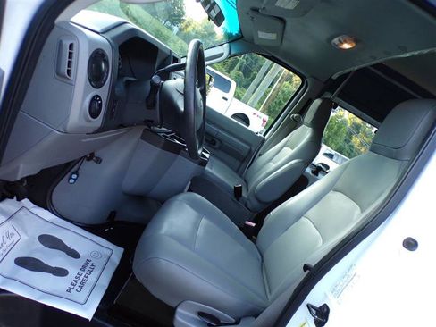 Used 2014 Ford E-250 and Econoline 250 Extended w/ Power Group image 15