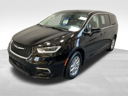 Used 2024 Chrysler Pacifica Touring-L