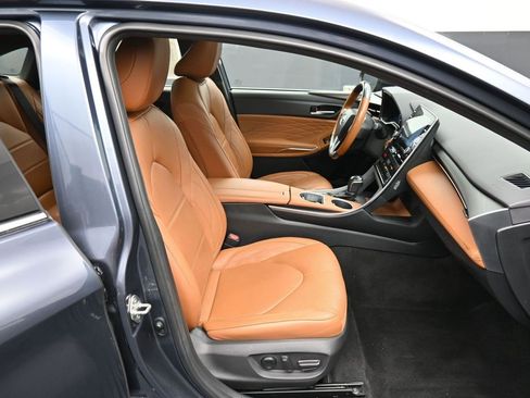 Used 2020 Toyota Avalon Limited image 24