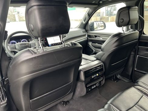 Used 2024 Jeep Wagoneer L Series II w/ Flexible Seating Group image 27