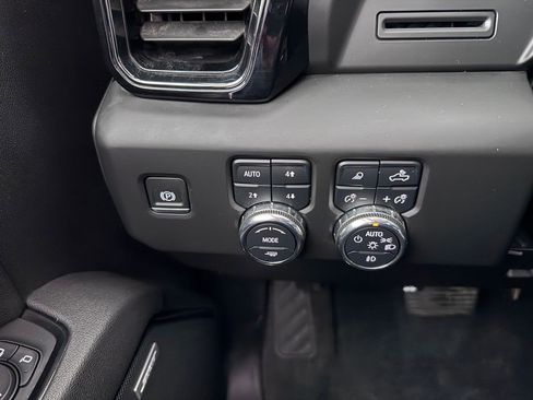 Certified 2025 GMC Sierra 2500 AT4 AWD/4WD image 19