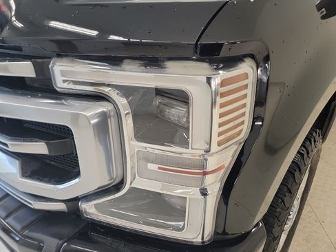 Used 2020 Ford F250 Platinum w/ FX4 Off-Road Package image 9