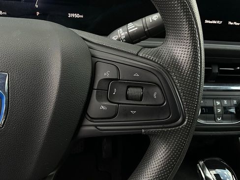 Used 2025 Buick Envista Preferred image 32